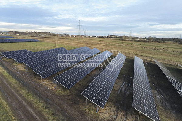Is é Solar an Ceantanna In -athnuaite is déanaí sa Pholainn